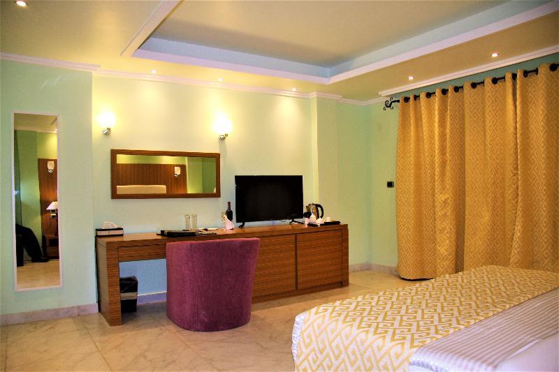 The Country Lodge Hotel Freetown Exterior foto