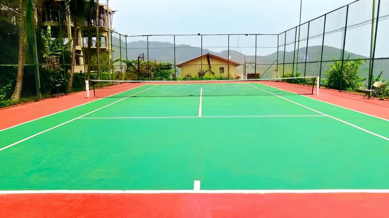 The Country Lodge Hotel Freetown Exterior foto